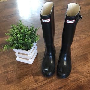 Hunter glossy black boots